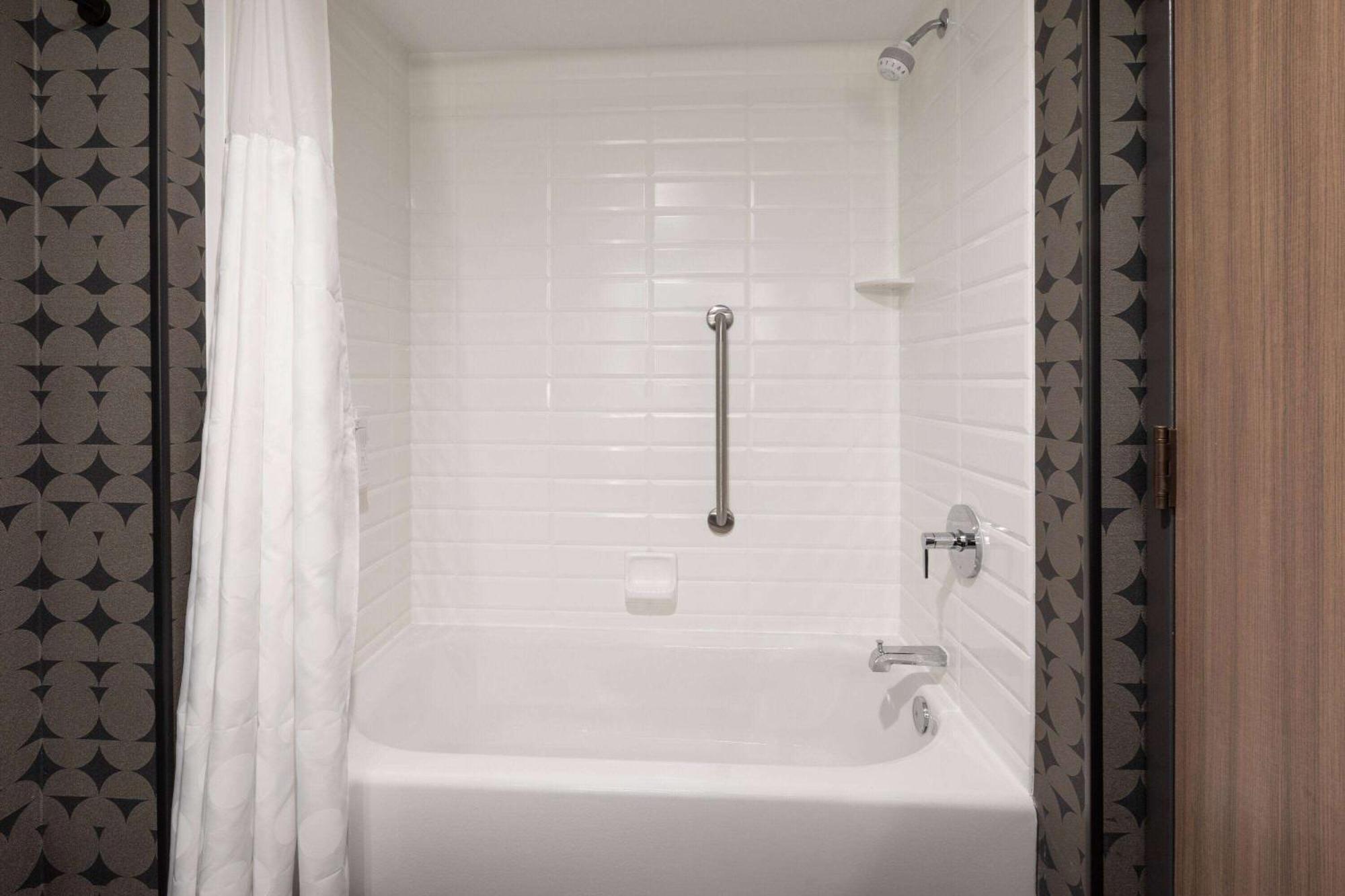 Riverbend Hotel And Suites, Trademark Collection By Wyndham Ащабюла Екстериор снимка